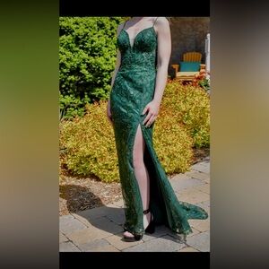 Elegant Green Lace Evening Gown